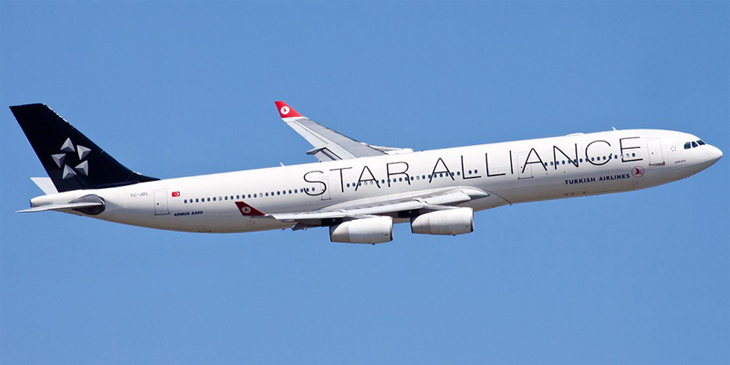 Samolot w malowaniu Star Alliance