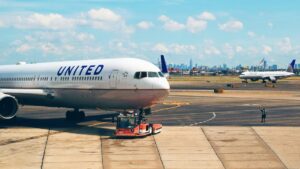 Samolot United Airlines na pasie startowym