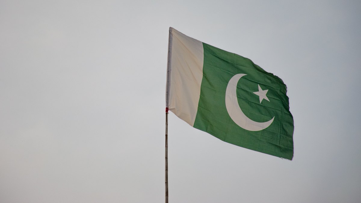 Flaga Pakistanu na maszcie
