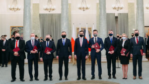 Prezydent Andrzej Duda i premier Mateusz Morawiecki oraz nowo powołani członkowie Rady Ministrów