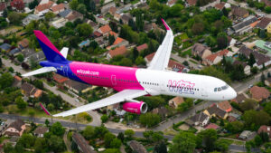 Samolot Wizz Air w powietrzu