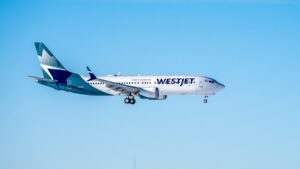 Samolot linii WestJet w powietrzu