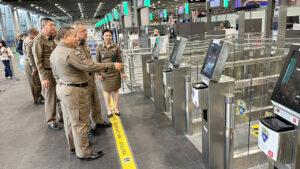 Automatyczna kontrola paszportowa na lotnisku Suvarnabhumi w Bangkoku.